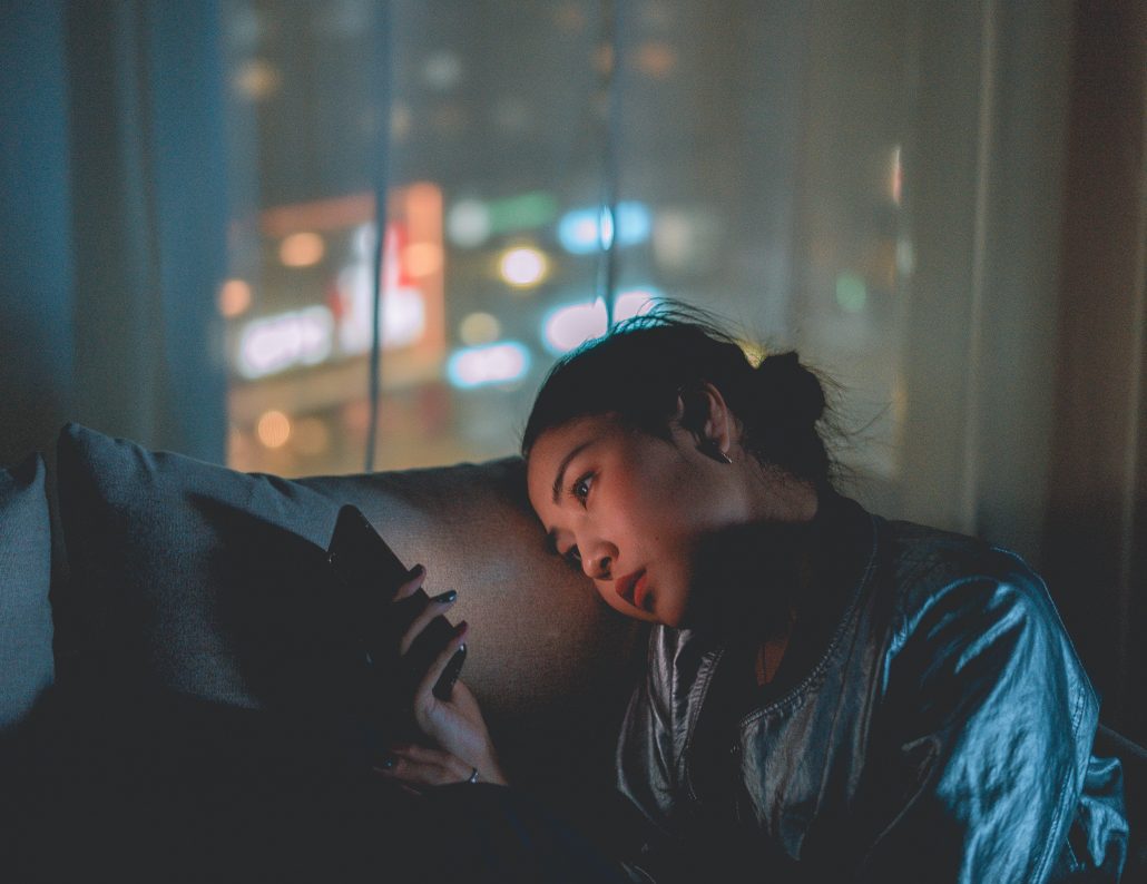 5 Ways Social Media Can Kill a Relationship Before it Even Begins